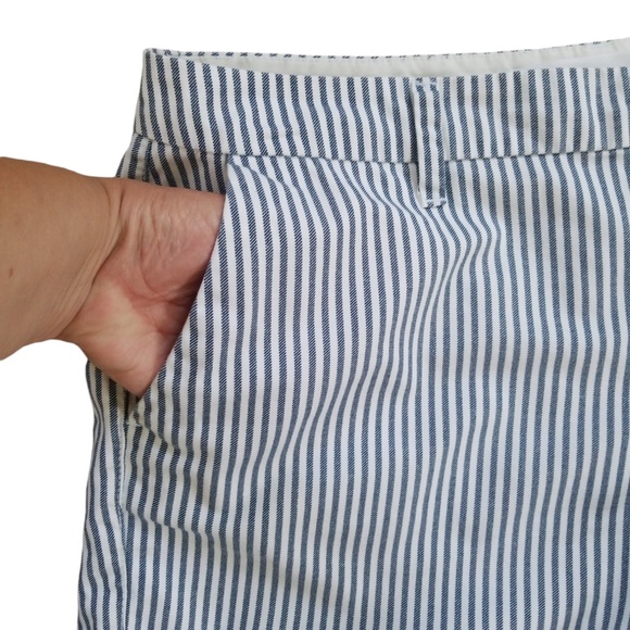 Old‎ Navy Blue White Railroad Striped Everyday Shorts Size 8 - Picture 5 of 9